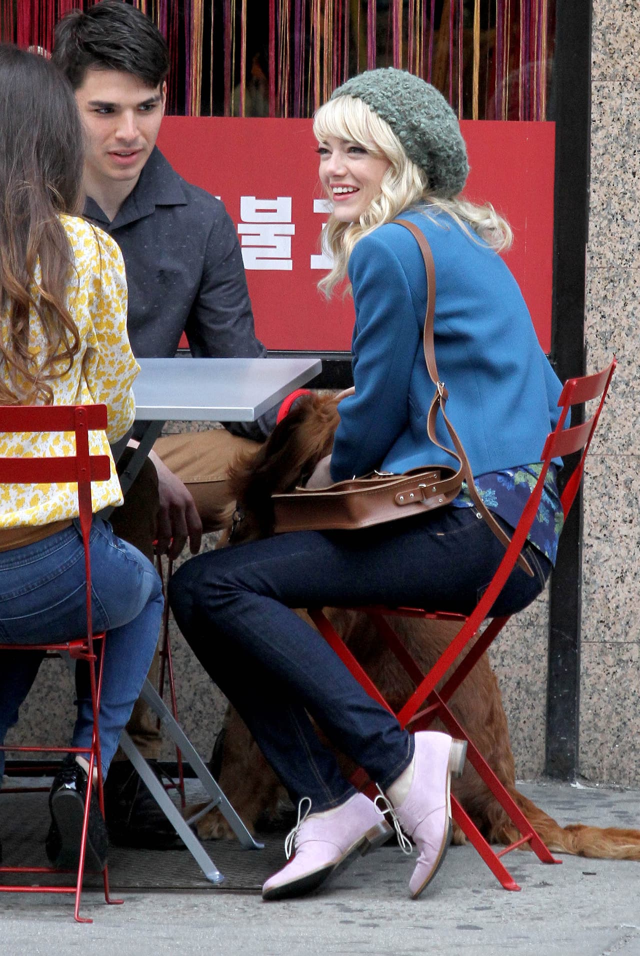 Tal como los usa Emma Stone se ven geniales, se ata con cordones que pasan a través de cinco o seis parejas de orificios lo que hace que se vean muy de colegio. Con estos zapatos seguro te vuelves un ´fashion icon´