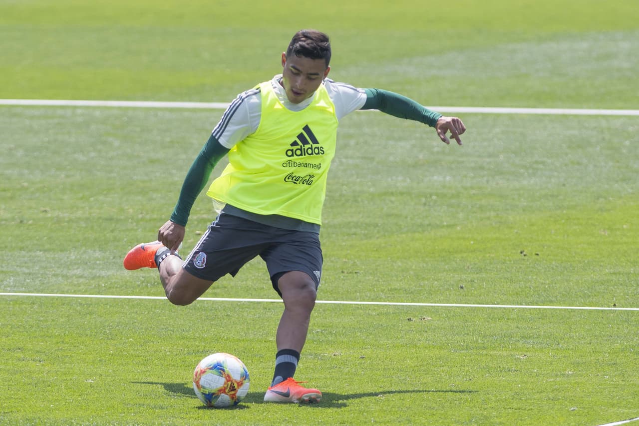 El argentino Gerardo Martino, técnico de la 
<b>Selección Mexicana</b>, realiza ajustes con los 
<a href="https://www.univision.com/deportes/futbol/mexico/los-rostros-de-gerardo-tata-martino-en-la-rueda-de-prensa-de-cara-a-la-copa-oro-fotos" target="_blank">jugadores de su convocatoria</a> para la 
<b>Copa Oro</b>, su primer reto en un torneo oficial con el 'Tri'.