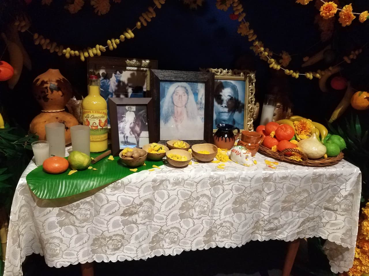 La celebración del Día de Muertos está profundamente arraigada en las creencias de las culturas ancestrales prehispánicas de la vida después de la muerte y en una existencia espiritual en el universo.