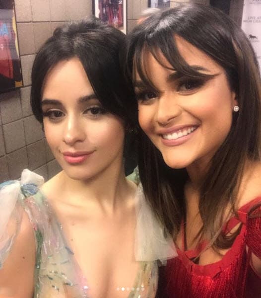 Esa misma noche Clarissa también tuvo la oportunidad de tomarse una foto del recuerdo con Camila Cabello.