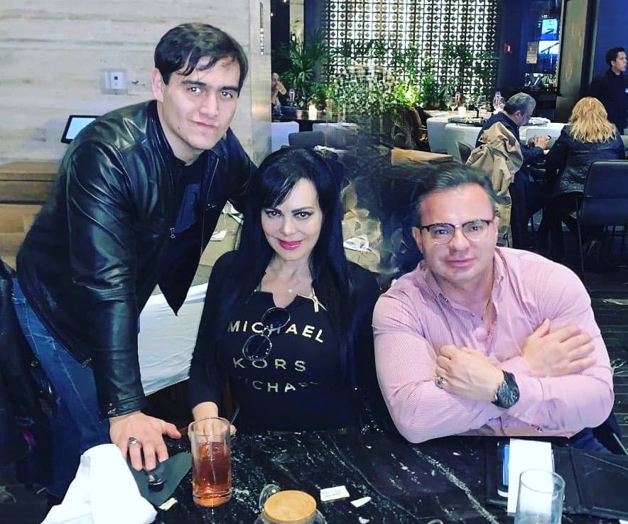 Ante esta situación, la pareja decidió no tener hijos, ya que el esposo de la actriz y cantante dijo "con Julián tengo", a quien ha acogido como si fuera suyo.