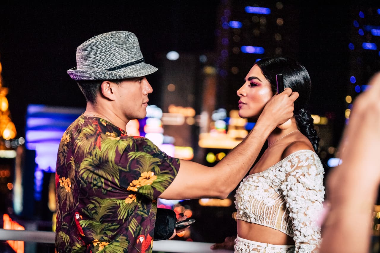 Para su gran debut como conductora de Nuestra Belleza Latina, la mexicana Alejandra Espinoza no quiso dejar nada fuera de control.