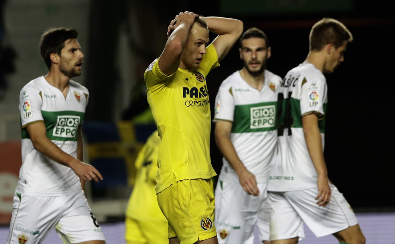 Elche desciende a segunda por deuda de impuestos, Eibar sigue en primera