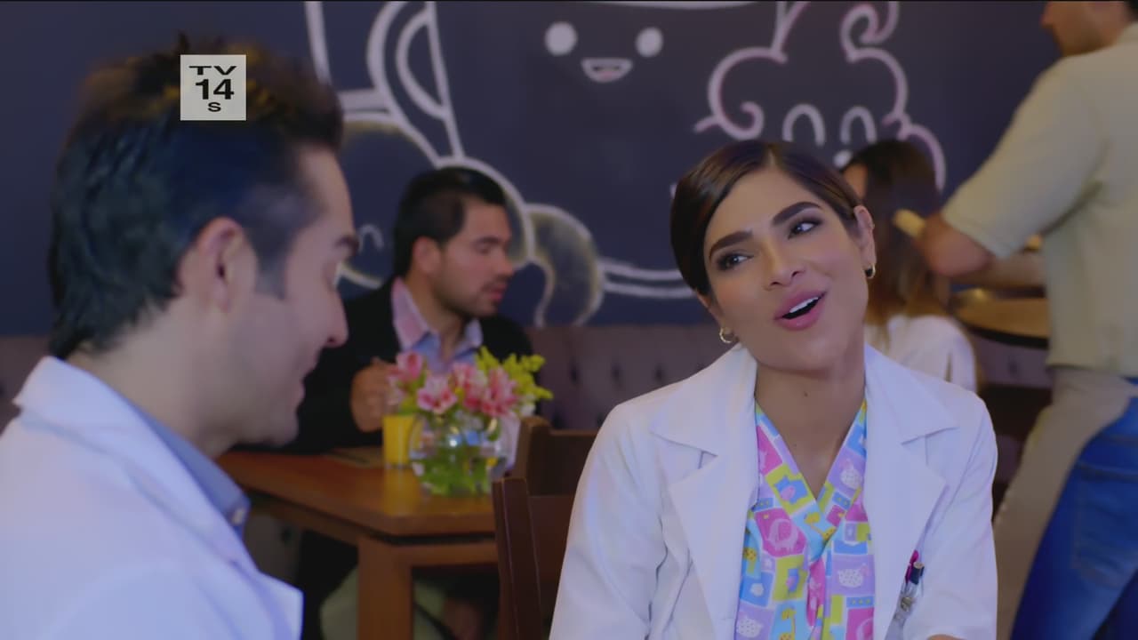 Es novia de Alejandro (José Ron) y ambos comparten la pasión por la medicina.