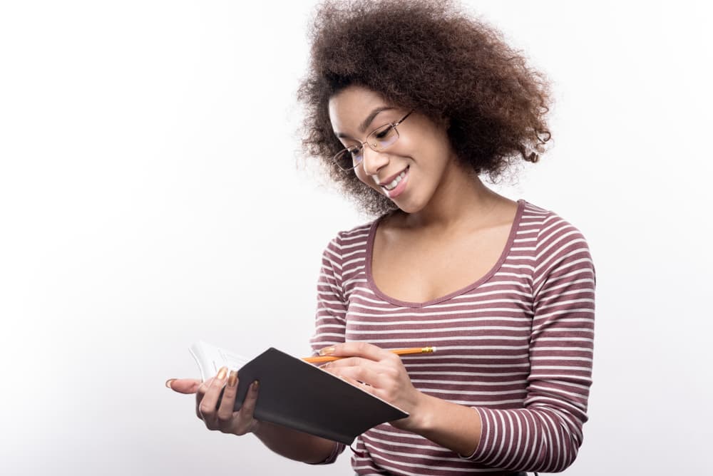 En este Mes de la Oveja se acentúa tu grado de compatibilidad amorosa con la
<b>Oveja</b>
<br>
<b>Oportunidades que debes aprovechar este mes: </b>una invitación inesperada a un evento o actividad social que puede ponerte en contacto con gentes muy interesantes tanto desde el punto de vista sentimental, como laboral.
<br>
<b>Peligros que debes evitar:</b> dejarlo todo a la memoria y no anotar las fechas importantes como pueden ser aniversarios, cumpleaños u otros detalles que demuestren a esa persona que está siempre en tu mente.