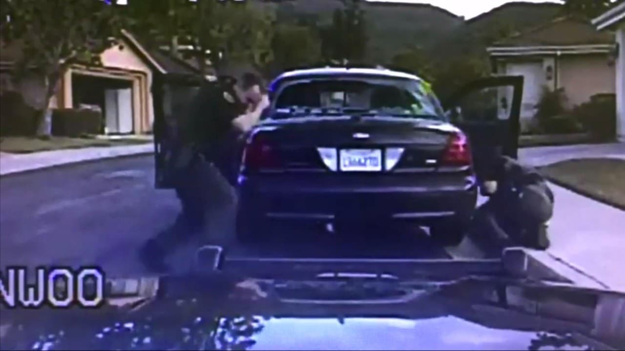 Policías bajo amenaza de balas, un sheriff comparte un vídeo para crear conciencia