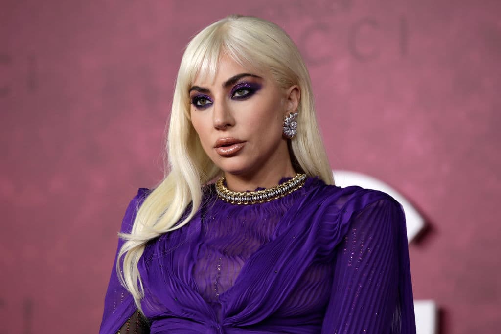 <b>Lady Gaga</b>
<br>Es una de las mujeres en la industria que ha hecho campaña para inspirar a las personas a aceptarse tal cual son. Su deseo de motivación surgió principalmente por el problema de bulimia y anorexia que sufrió desde los 15 años.