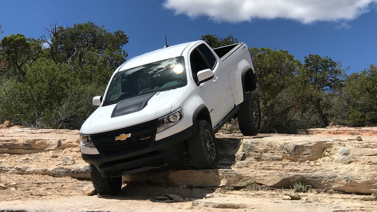 Para bajar los escalones desbloqueamos los diferenciales y entregamos el comando de los pedales de la Chevrolet Colorado ZR2 al sistema de control de descenso. El sistema 4X4 permaneció en el engranaje bajo para máxima tracción.