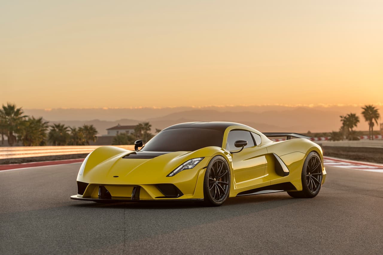 <b>Hennessey Venom F5</b>
<br>Todo un hiper deportivo con 1,600 caballos de fuerza.