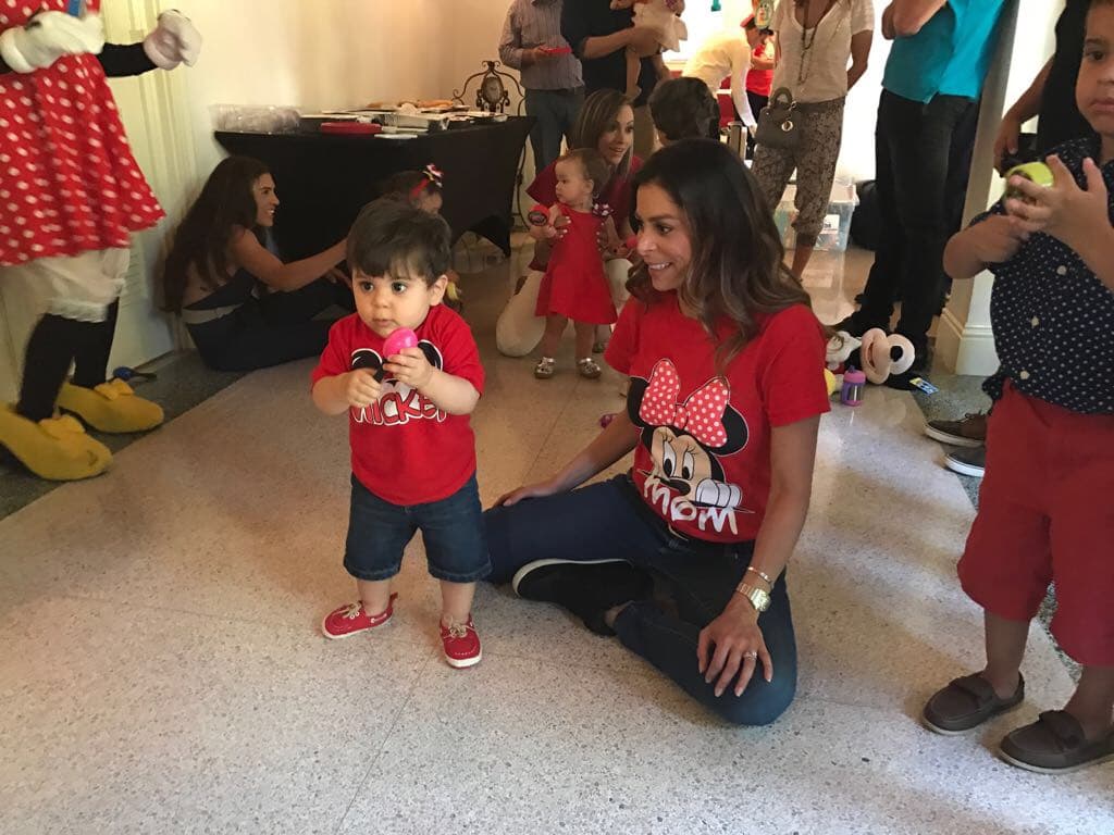 Lourdes se emociona al ver lo mucho que ha crecido su hijo.