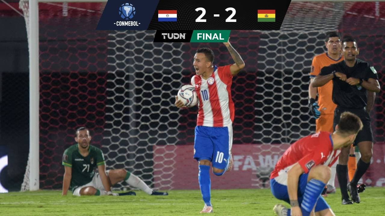 Ángel Romero celebra su doblete frente a Bolivia en la Fecha 4 de las eliminatorias de la Conmebol.