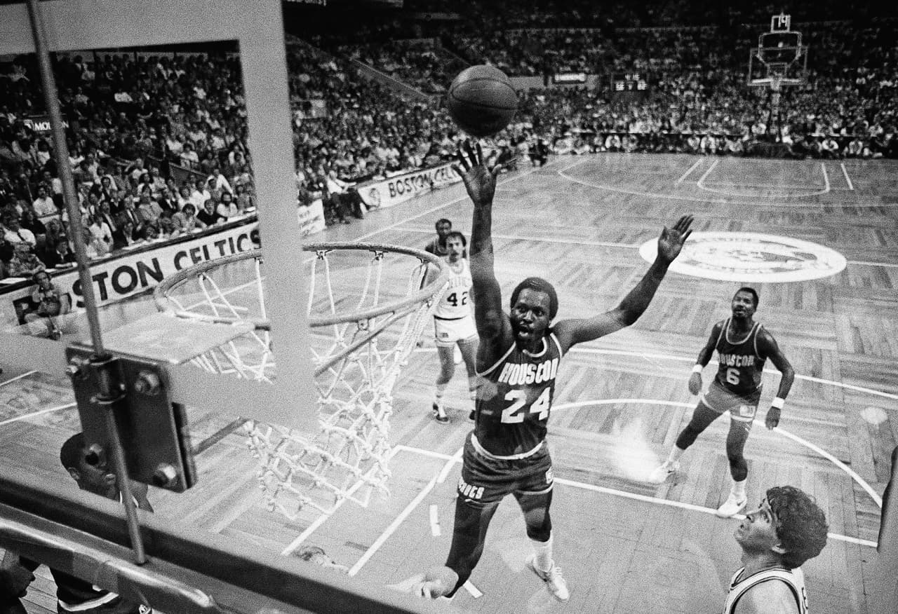Noveno lugar, Moses Malone con 27,409 puntos.