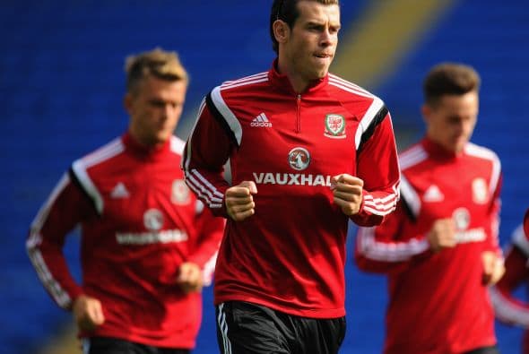 La líder Gales de Gareth Bale recibe a Edin Dzeko y Bosnia Herzegovina que también intentará sumar sus primeros puntos para que los británicos no se escapen en la punta. El otro choque será Chipre vs. Israel.