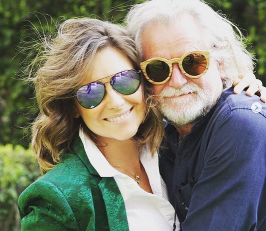 Los polacos llegaron a México a inicios de la década de 1980 por una oferta de trabajo. El padre de las Paleta participó en la musicalización de telenovelas en ese país. La madre de las actrices murió en el año 2011.