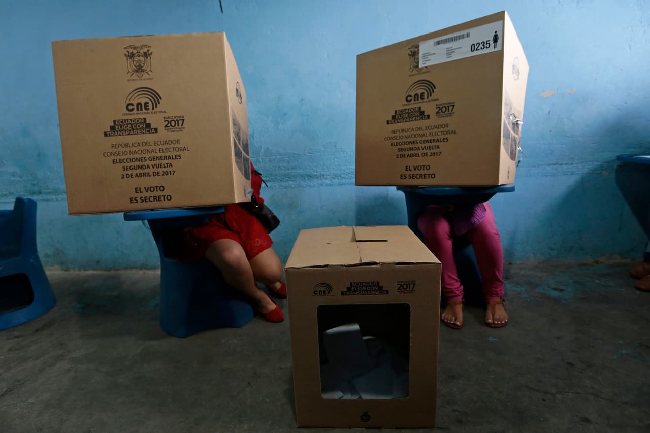 A pesar de la tormenta de nieve, los centros de votación están abiertos desde las 9 de la mañana y permancerán así hasta las 7 de la noche.