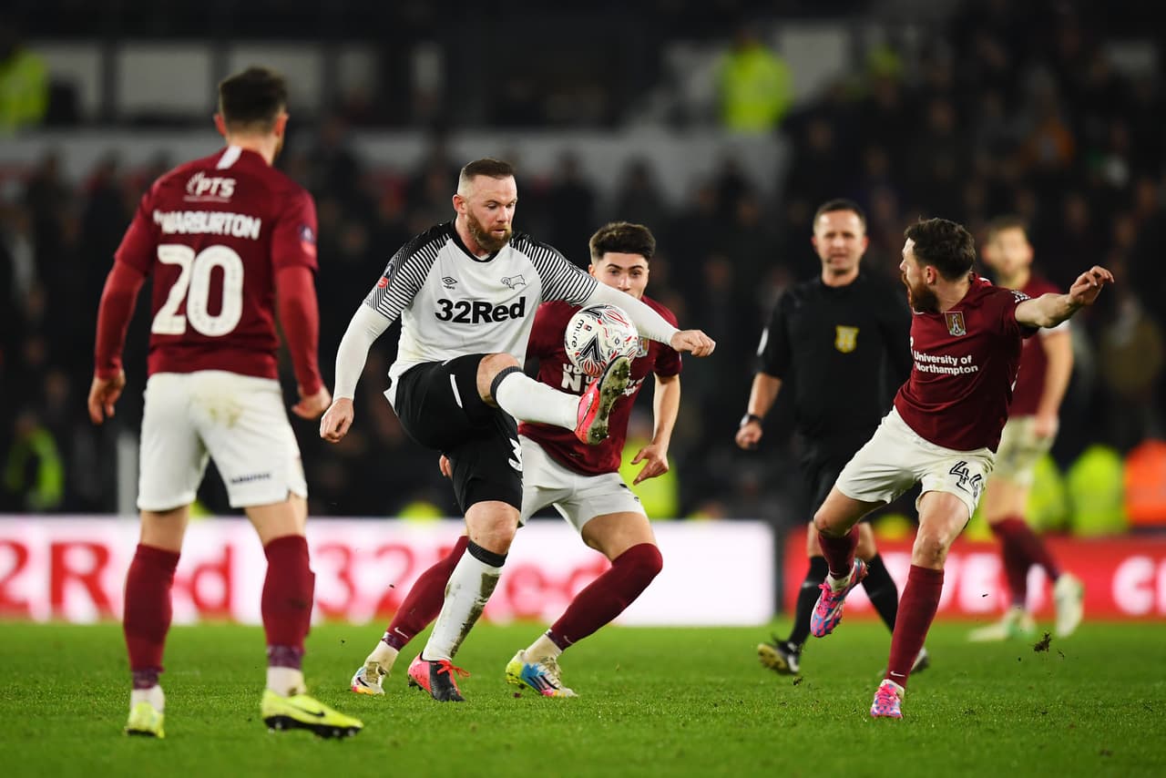 Rooney anota en triunfo del Derby y Liverpool avanza en la FA Cup