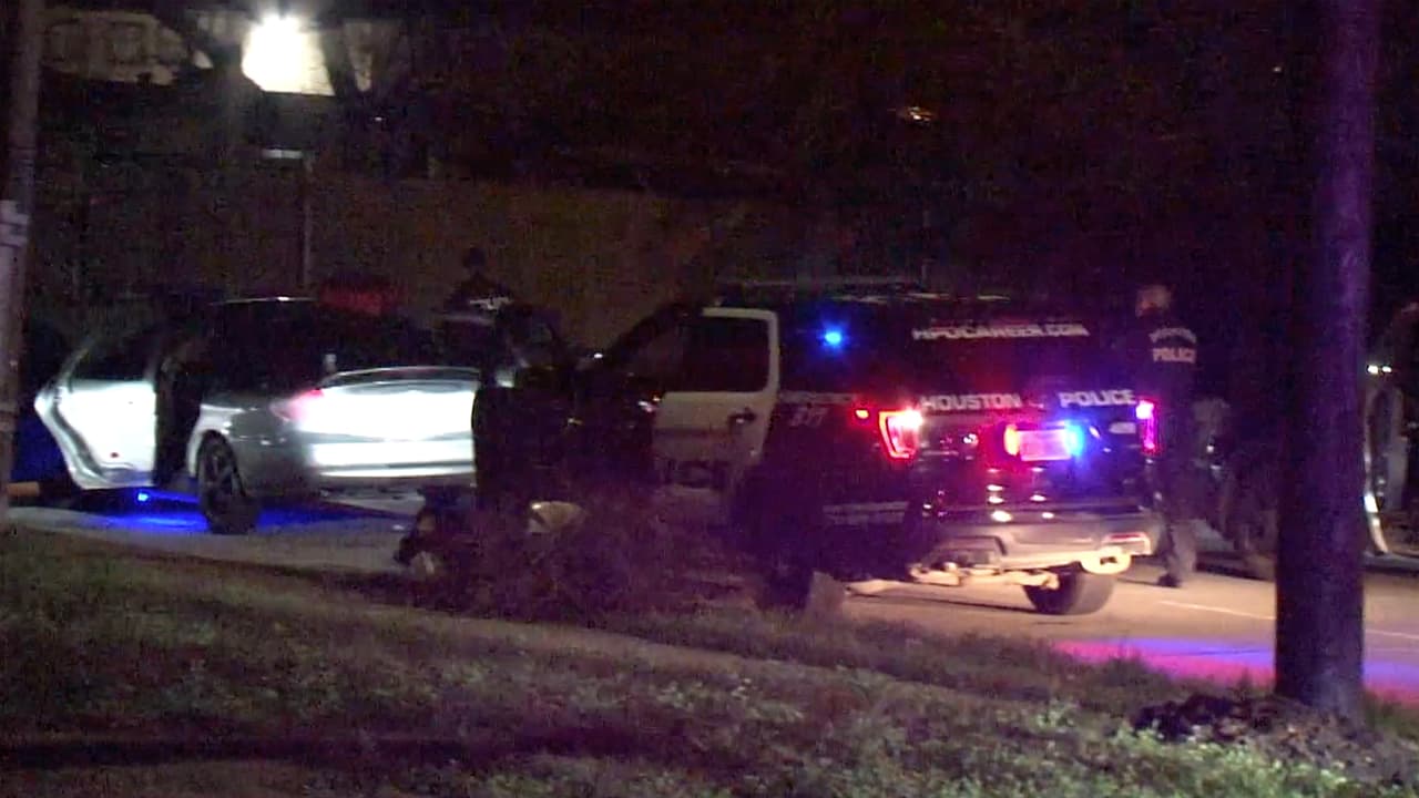 Repartidor de pizza intenta ayudar a un conductor varado con un niño de 2 años y termina como rehén