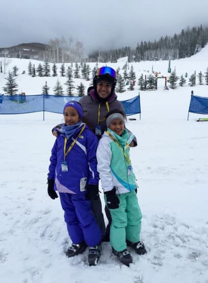¡A descansar se ha dicho! Karla Martínez y sus bellas hijas desde Colorado.
