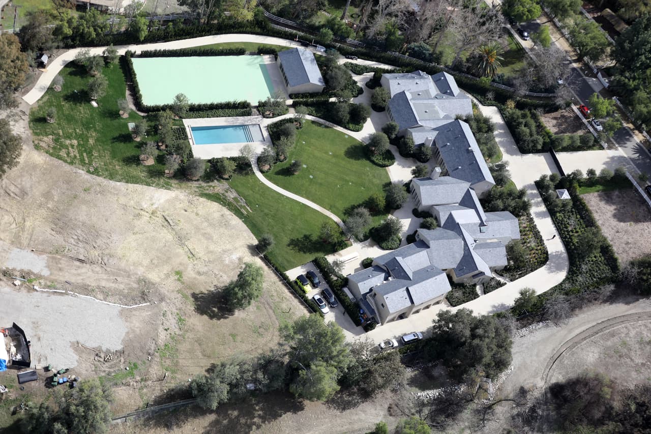 Luego de la millonaria renovación, la casa de la estrella del reality show ‘Keeping Uo With the Kardashians’ y el cantante está valuada en 60 millones de dólares.