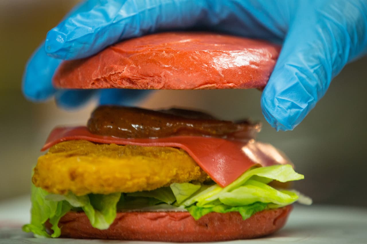 No sólo en tecnología, también en la comida para su público.