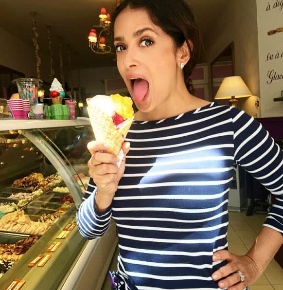 Salma anotó en su Instagram: "En unas semanas cumplo 50 años. Este es mi ultimo helado. Mi dieta empieza mañana".