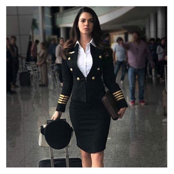 La segunda temporada de 'La Piloto' ya se está cocinando. Livia Brito y todo el elenco iniciaron la filmación de la serie el pasado febrero y dos meses después, algunos actores han publicado en sus redes sociales imágenes que revelan un poco de lo que veremos en la historia.