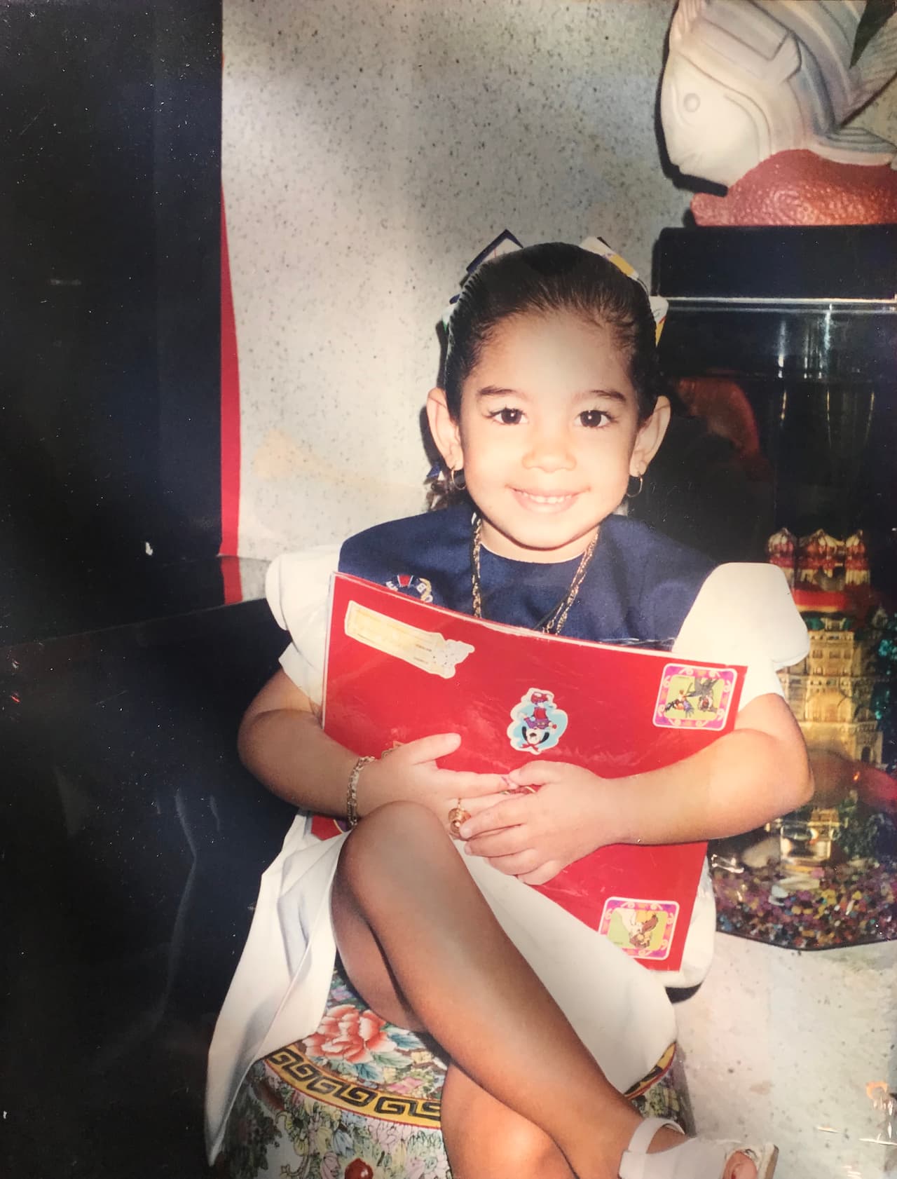 <b>Mafer</b> siempre fue muy aplicada en la escuela y le encantaba posar para la cámara.