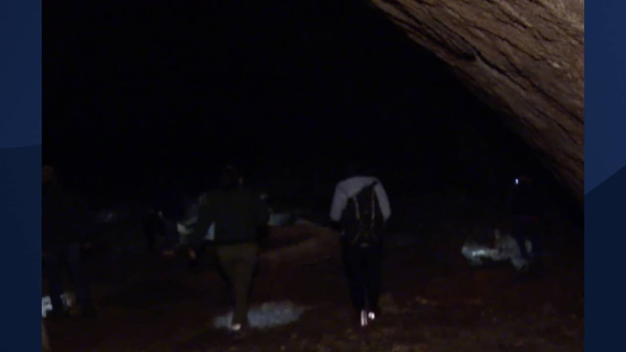 Esta cueva está como lo dejó la madre naturaleza. Las temperaturas dentro de la cueva son de 35 a 45 grados, incluso en el verano. 
<br>