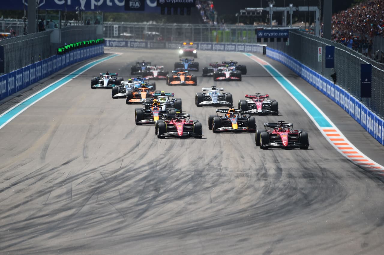 Max Verstappen ganó el primer Gran Premio de Miami, por delante de Charles Leclerc y Carlos Sainz: Checo Pérez fue cuarto.