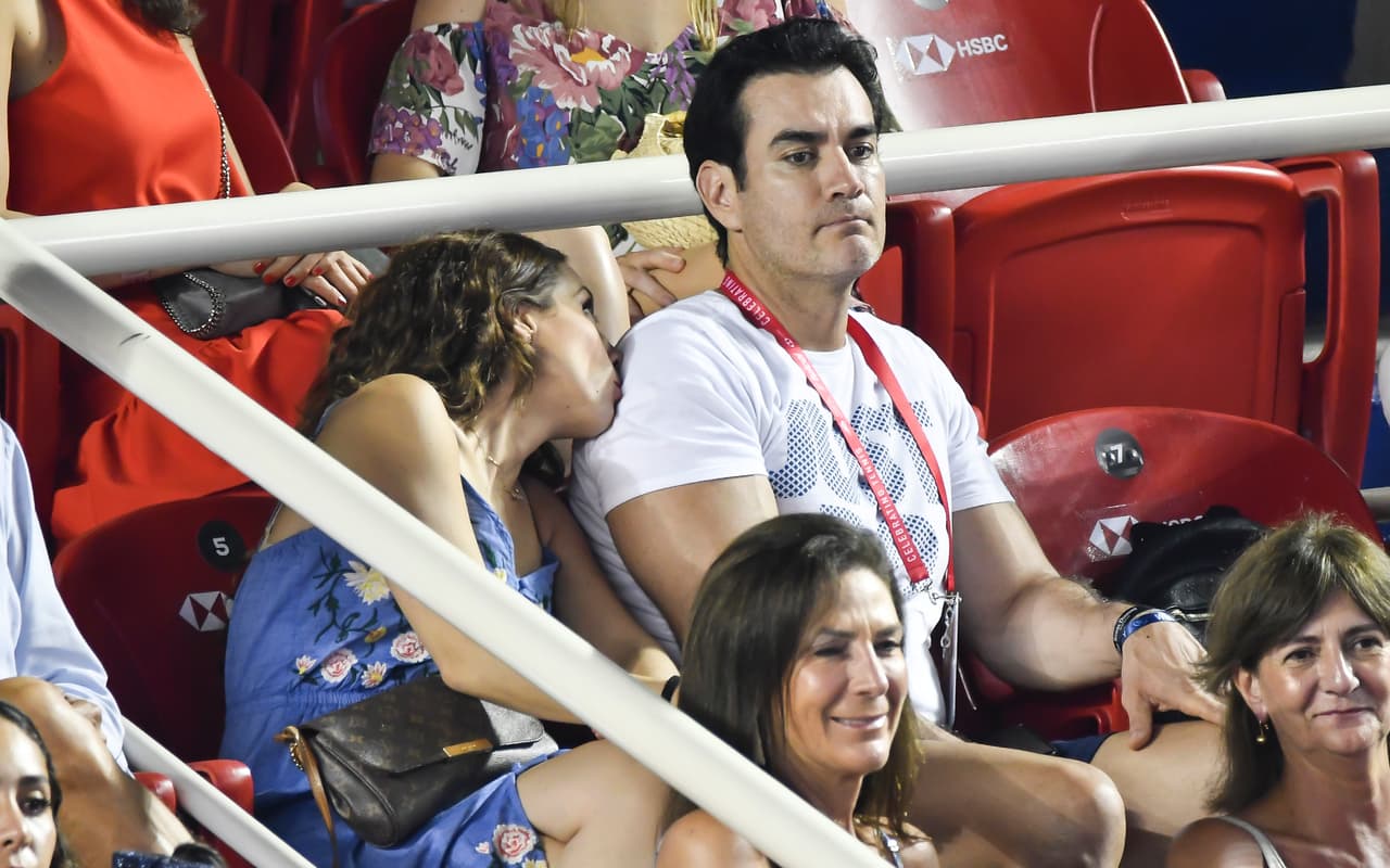 Así las cosas, pronto formalizaría su relación con Lina Radwan, con quien a principios de marzo 
<b><a href="https://www.univision.com/famosos/david-zepeda-y-su-novia-lina-radwan-dejan-atras-el-escandalo-por-las-preferencias-sexuales-del-actor-fotos" target="_blank">se dejó ver en un evento deportivo en el puerto de Acapulco</a></b>.