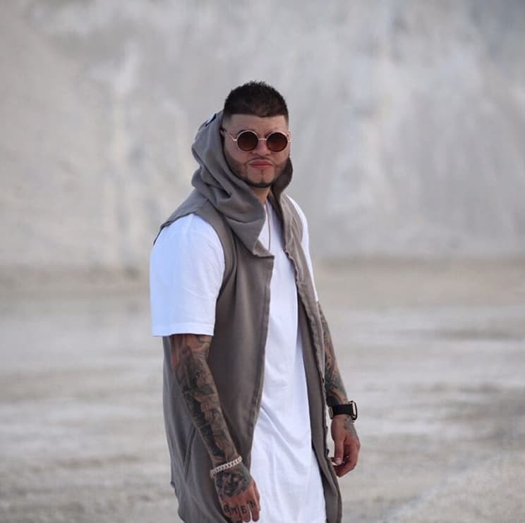 El cantante también tuvo un año exitoso, varios de sus temas sonaron en la radio con gran éxito.