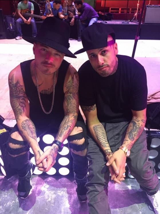 Y claro, sus colegas y amigos están orgullosos de este renacer. Uno de ellos es J Balvin, quien lo motiva y apoya en sus éxitos.