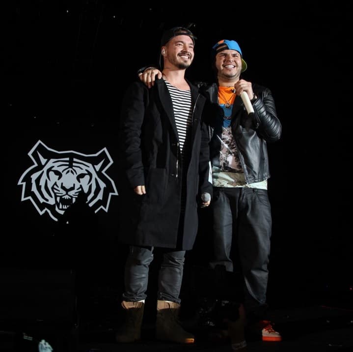 Por eso juntos se fueron de gira y se vuelven dinamita al pararse sobre el escenario.