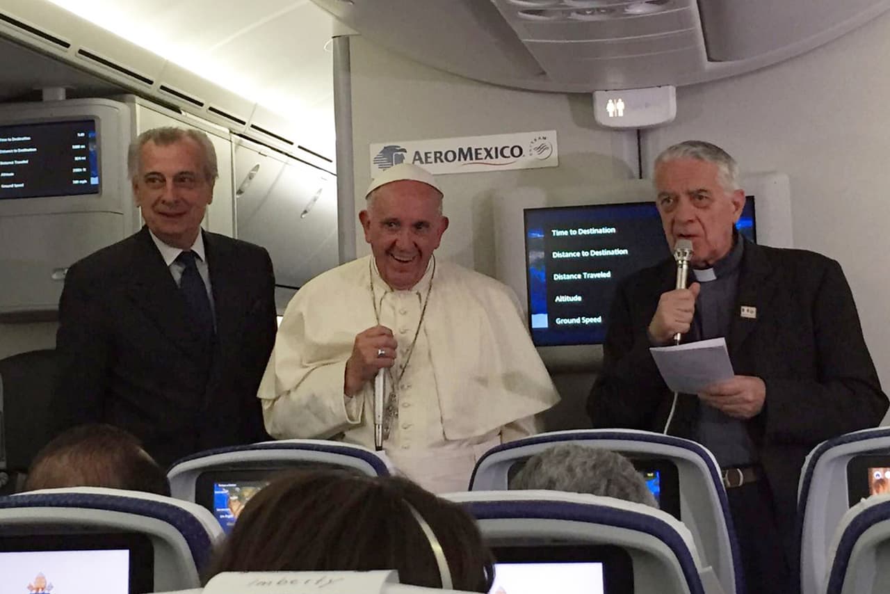 "No hay que asustarse si un Papa tiene amistad con una mujer", sentencia Francisco