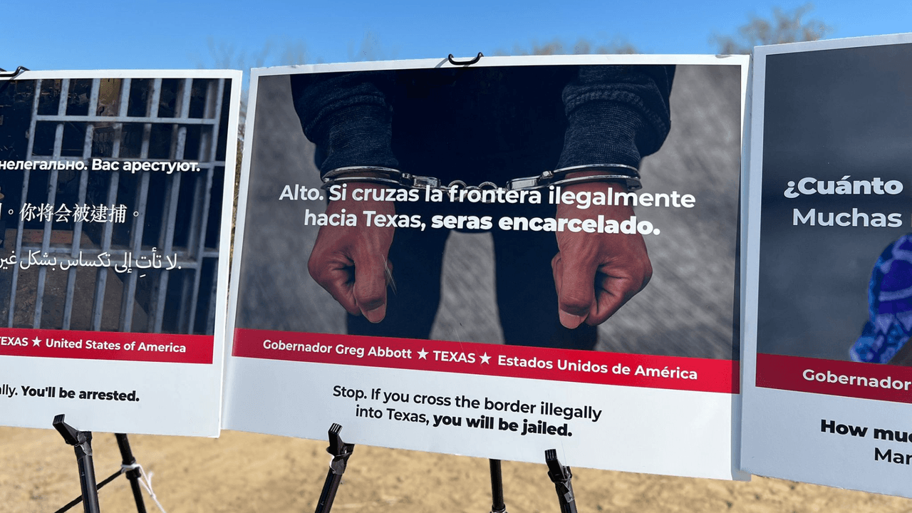 Uno de los señalamientos hace referencia a arrestos de cruces hacia Texas. Sin embargo, las autoridades de Texas no pueden arrestar a inmigrantes por su estatus migratorio; esto está regulado en el Código de Estados Unidos, que es federal. Por cruzar la frontera sin documentos, esto se castiga por parte del Título 8.
<br>
<br>En ocasiones, Texas DPS arresta a inmigrantes, pero utiliza el cargo de invasión a la propiedad privada cuando son hallados en ranchos o terrenos.