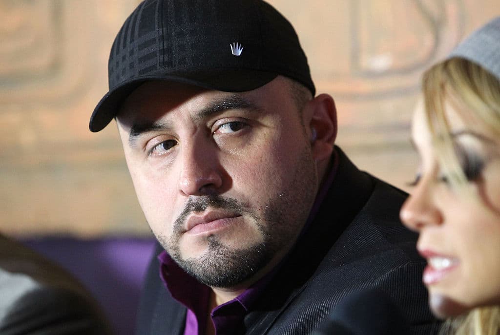 "Es una injusticia que tengas 20 personas buscando la mejor manera de cuidar tu imagen, tu persona, tu carrera, tu música,
<b><a href="https://www.youtube.com/watch?v=-uuaRGN3-y4&t=703s" target="_blank"> para que tú en un segundo lo tires a la basura</a></b>", se sinceró Juan Rivera respecto a la controversia por la que tuvo que atravesar ante el tatuaje que se hizo su hermano. 
<br>