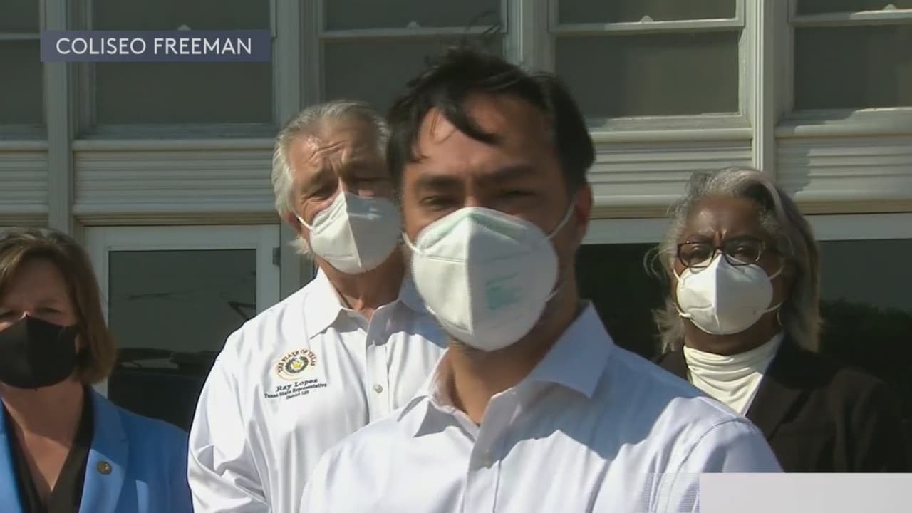 <a href="https://www.univision.com/local/san-antonio-kwex/greg-abbott-denuncia-abuso-sexual-contra-menores-migrantes-albergados-coliseo-freeman-san-antonio" target="_blank">Varios congresistas, representes y políticos locales de San Antonio han indicado que Abbott ha señalando los casos de abuso sexual y mala alimentación contra los niños migrantes como armas políticas en contra de las políticas mrigratorias de Biden. </a>