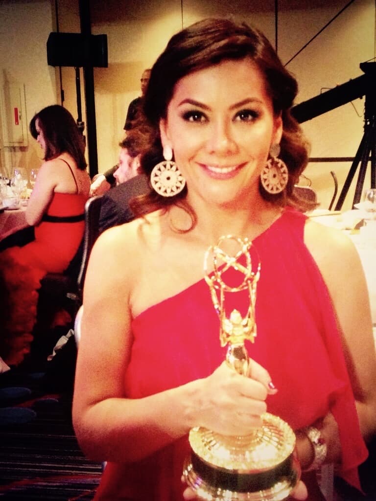 Ese interés y compromiso con los latinos ha hecho que reciba múltiples reconocimientos, como el Emmy a la mejor presentadora de noticias en el 2015, entre otros. 
<b>“El periodismo es una responsabilidad con el entorno, con el mundo presente y el mundo futuro”.</b>