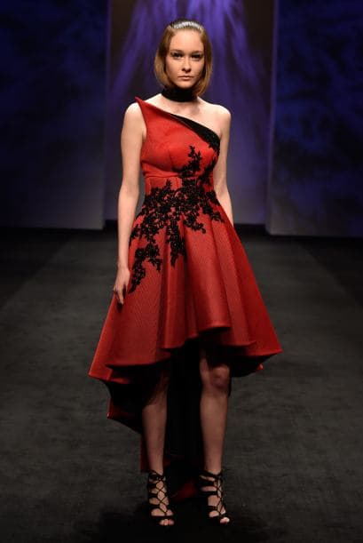 Bodas a la luz de la luna. La noche te dará más posibilidades de jugar con tu ‘look’. Invierte en un vestido clásico, de buena calidad y calce perfecto, para reciclar en un futuro evento.