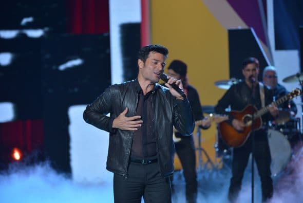 La estrella de Chayanne llenó de música y luz el foro, desde donde encantó ¡y enamoró! a los asistentes. 