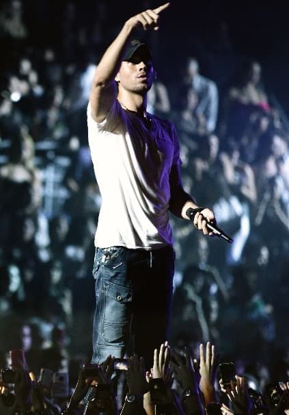 Enrique iba acompañado por su representante, Abel Tabuyo.