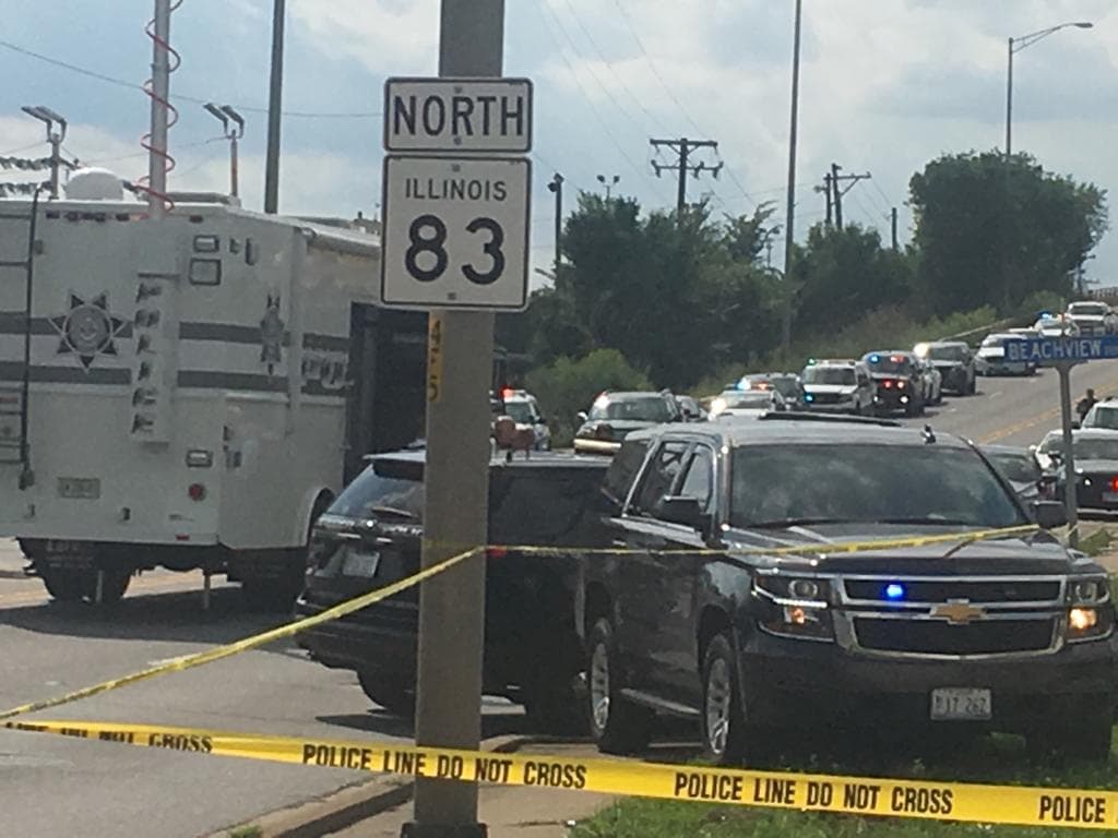 Reportan a un oficial herido en un suburbio de Chicago