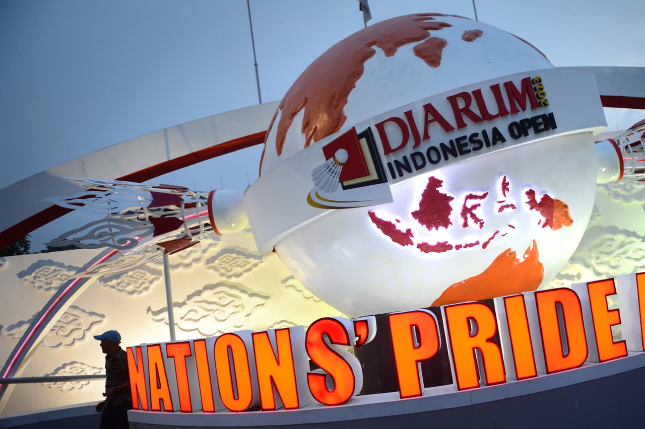 <h3 class="cms-H3-H3">16. La familia Hartono</h3>
<br>
<br>Esta familia indonesia es propietaria de la compañía de cigarrillos Djarum. Djarum es el tercer mayor fabricante de cigarrillos de clavo de olor del mundo. Debido a la prohibición de los cigarrillos de clavo de olor en los Estados Unidos, la empresa se centra principalmente en la producción de cigarrillos premium. 
<br>
<br>Oei Wei Gwan compró la compañía de cigarrillos en 1950. Cuando Oei murió en 1963, se la dejó a sus hijos, R. Budi Hartono y Michael Hartono, quienes actualmente acumulan una fortuna de 32,500 millones de dólares. Un reporte de 2006 indicó que Indonesia tiene el mayor porcentaje de fumadores jóvenes del mundo.
<br>