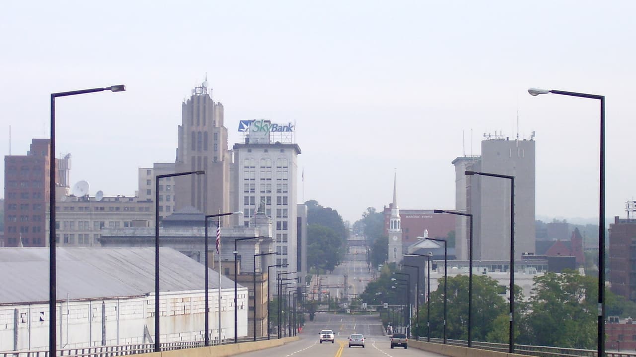 <b>15. Youngstown, Ohio. </b>Población: 65,161. Valor promedio de las casas: 43,300 dólares. Tasa de pobreza: 38.0%. Residentes con estudios universitarios: 12.0%. Youngstown es una de las ciudades más pobres de EEUU, la tercera tasa de pobreza más alta del país.