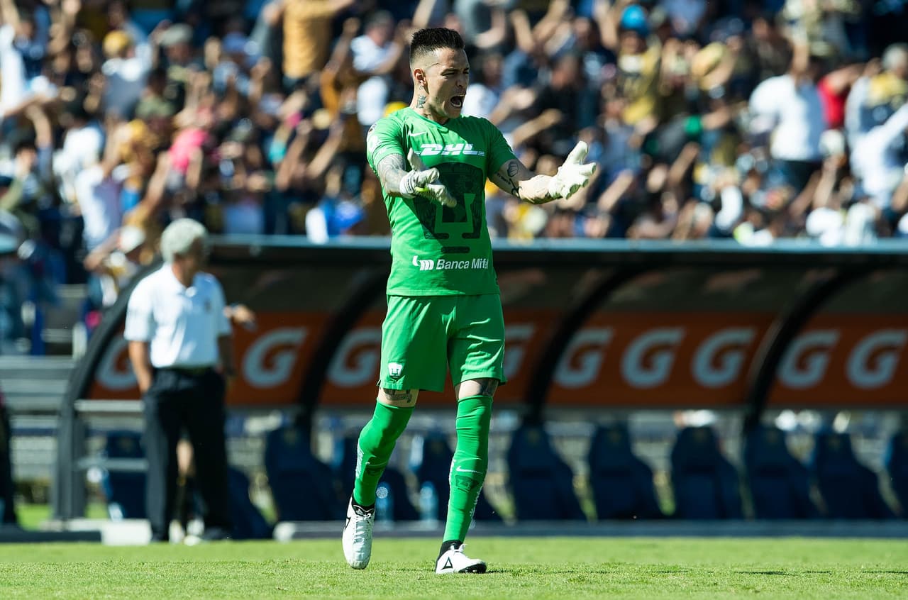 No obtante, Pumas celebró de nuevo con gol de cabezazo del chileno Felipe Mora al minuto 14 del segundo tiempo para que con el 2-1 tuviera el pase a la siguiente fase.