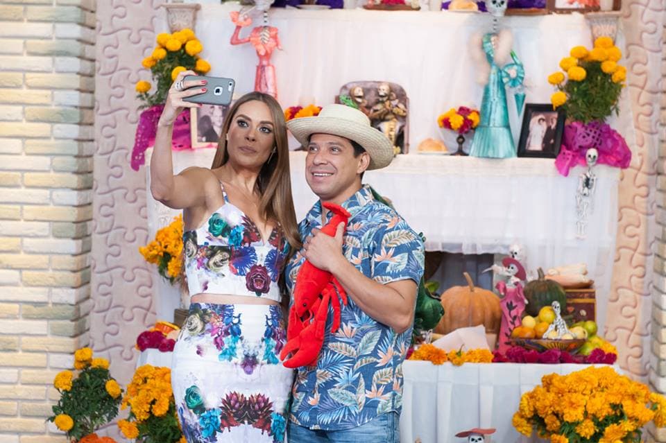 ¡Selfie! Gali y Costeño son muy apuestos.