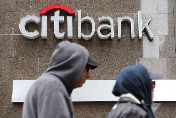 En abril pasado el banco anunció que estudiaba contratar a cerca de 500 corredores de bolsa y agentes financieros a lo largo de los dos próximos años en un intento por recuperar su cuota de mercado ante sus competidores.