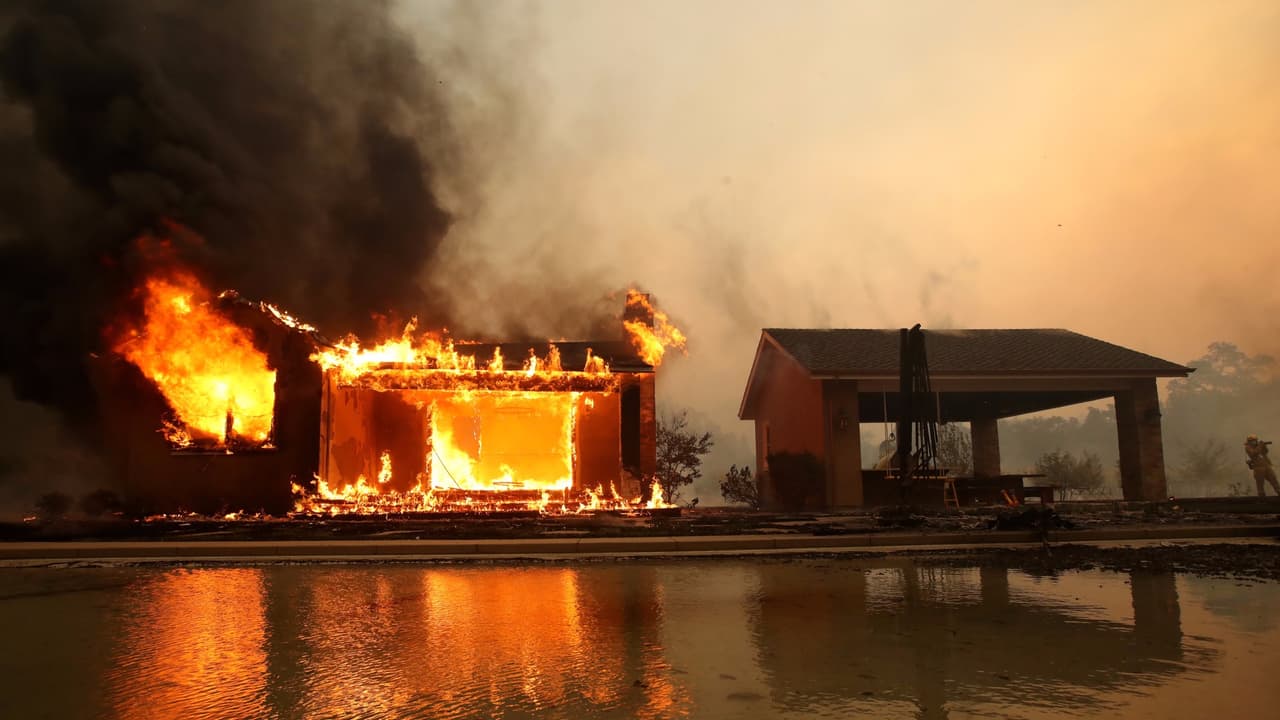 "Nos preocupan los vientos del fin de semana": el incendio Kincade crece a 25,455 acres en el norte de California