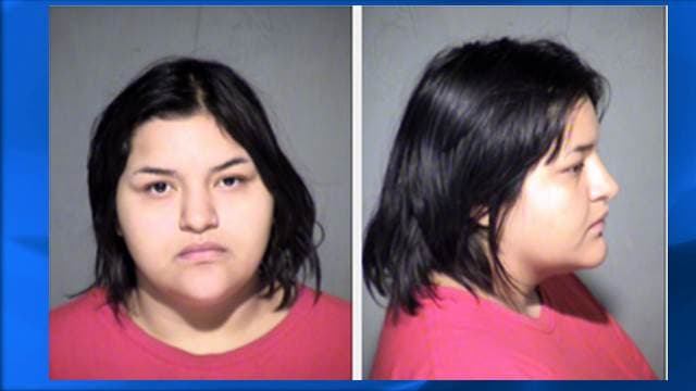 Encuentran a su hijo solo y cubierto en vómito