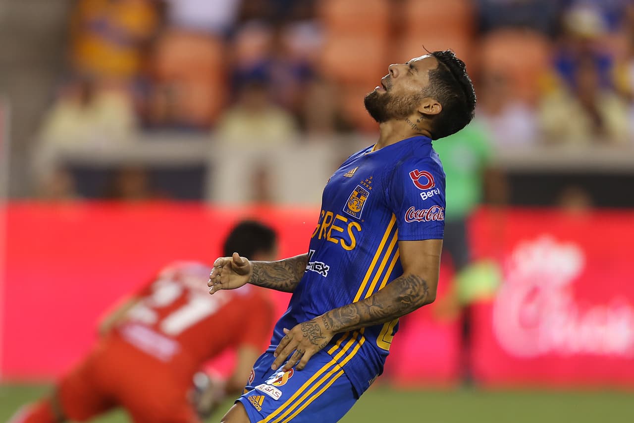 Un autogol de Bruno Valdez de último minuto y un penal fallado por Leonel López dio a Tigres el pase a la final.